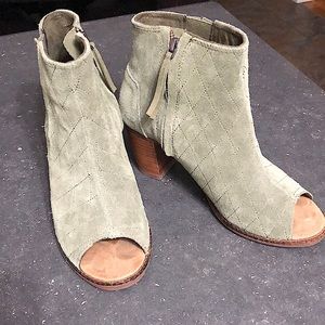 Toms heels